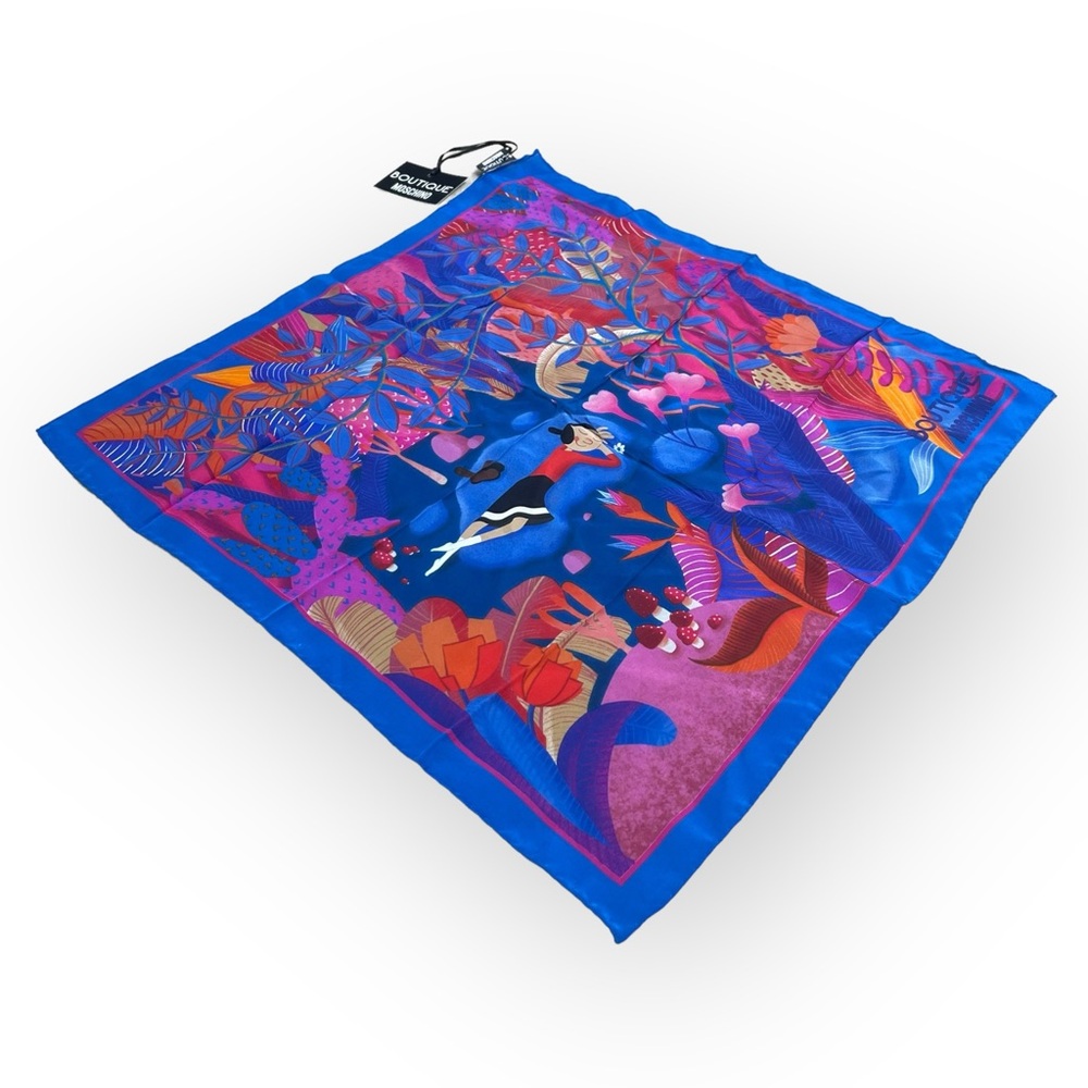BOUTIQUE MOSCHINO Silk Scarf Floral Print OLIVE
OYL Square from Moschino 19x19” - Picture 3 of 10